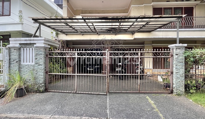 LOKASI PREMIUM!! Rumah Terawat di JL TULODONG Kebayoran Baru, Jakarta Selatan