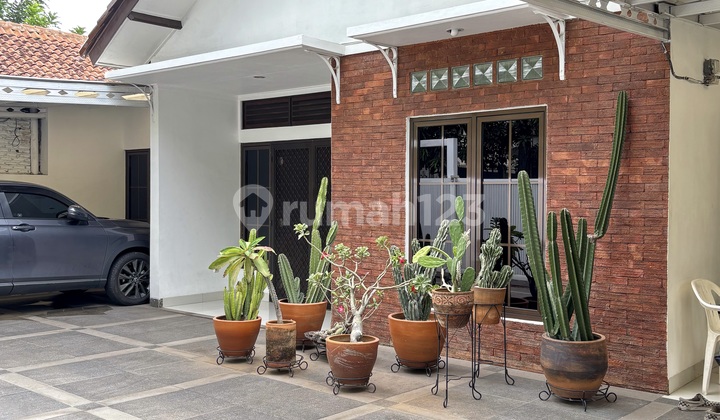 Bagus Dan Siap Huni, Dijual Rumah Secondary 2 Lantai Area Senopati, di Jalan Ciragil, Jakarta Selatan