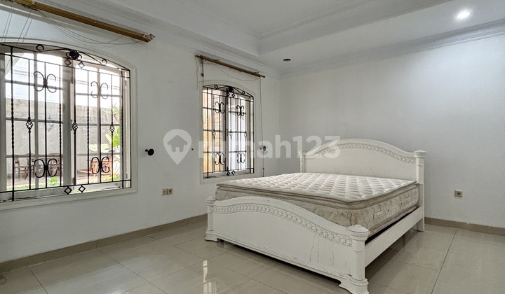 SUPER STRATEGIS Rumah Newly Renovated Siap Huni di JL HANG LEKIR Kebayoran Baru, Jakarta Selatan 2