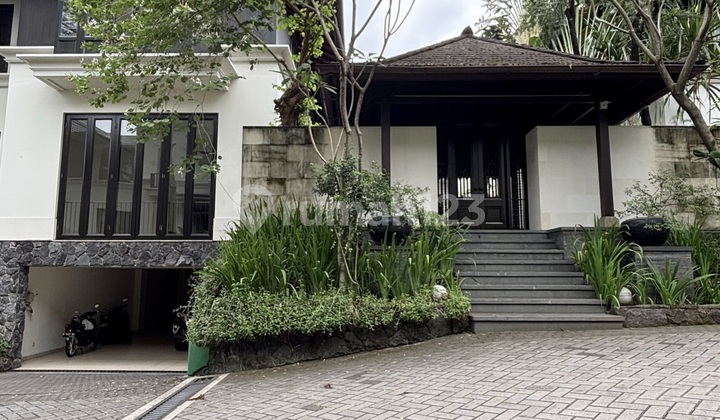 Di Sewakan/Kontrakan Rumah Tropis Cantik dengan Swimming Pool di Dalam Perumahan Asri, Jalan Akses Lebar, Semi Furnished di Pejaten, Jakarta Selatan 2