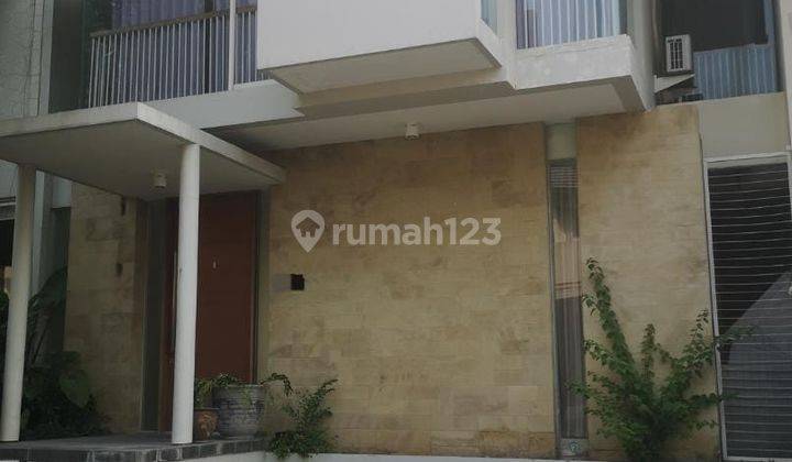 Rumah Murah 2 Lantai Semi Furnish Siap Huni Dekat Gwalk Di Bukit Telaga Golf Newtonhill Citraland Surabaya Barat 2