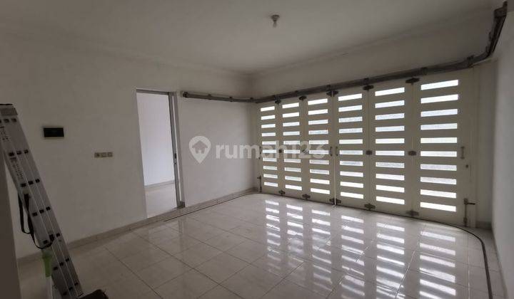 Rumah Murah 2 Lantai Minimalis Modern Semi Furnished Siap Huni Dekat Gwalk Di Villa Taman Telaga Citraland Surabaya Barat 2