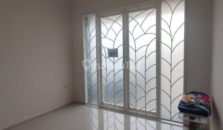 Rumah Murah 2 Lantai Minimalis Modern Semi Furnished Siap Huni Dekat Pasar Modern Di Woodland Citraland Surabaya Barat 2