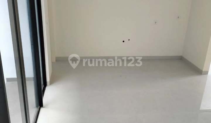 New Cheap House Fresh 2 Floors Minimalist Empty Ready to Live In Near Modern Market In Woodland Citraland Main West Surabaya 2