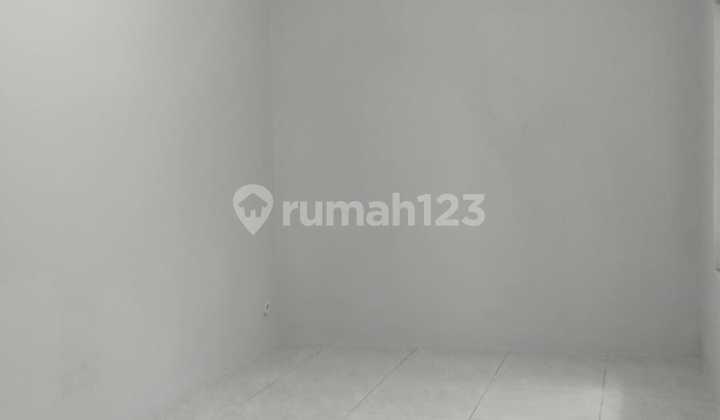Affordable 1-Story Minimalist Empty House Ready to Occupy Near Gwalk in International Village, Citraland Utama, West Surabaya