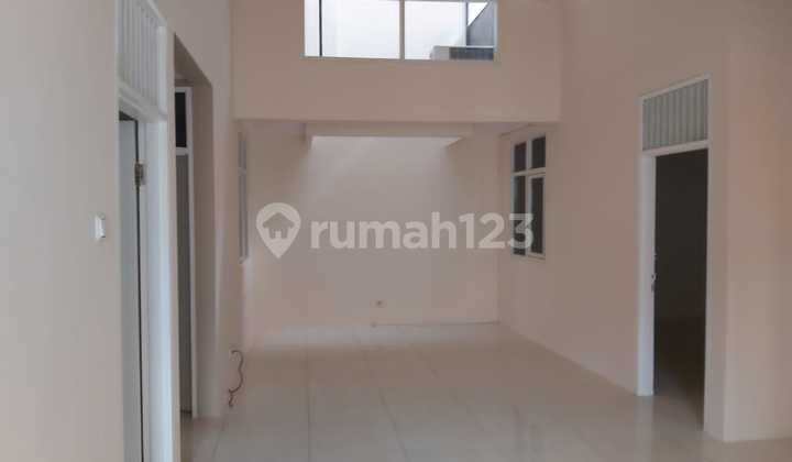 Affordable 1.5 Story Minimalist Semi-Furnished Ready-to-Live Home Near Gwalk in International Village, Main Citraland, West Surabaya 2