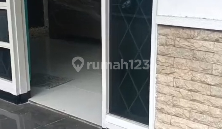 Affordable 1-Story Minimalist House Semi-Furnished Ready to Occupy Near Gwalk in International Village Citraland Utama West Surabaya