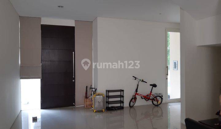 Rumah Murah 2 Lantai Minimalis Modern Semi Furnished Siap Huni Dekat Gwalk Di Crystal Golf Citraland Surabaya Barat 2