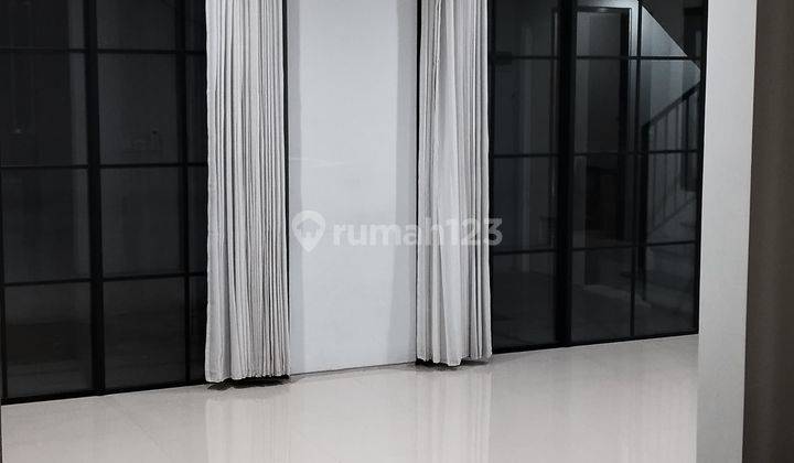 Rumah Murah 2 Lantai Minimalis Semi Furnished Siap Huni Dekat Pasar Modern Di Oakwood Park Citraland Utama Surabaya Barat 2