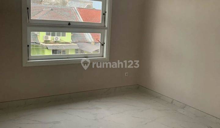 Rumah Murah 2 Lantai Hook Mewah Minimalis Semi Furnished Siap Huni Dekat Gwalk Di Villa Taman Telaga Citraland Surabaya Barat 2