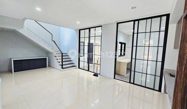 Rumah Murah 2 Lantai Minimalis Semi Furnished Siap Huni Dekat Pasar Modern Di Oakwood Park Citraland Utama Surabaya Barat 2