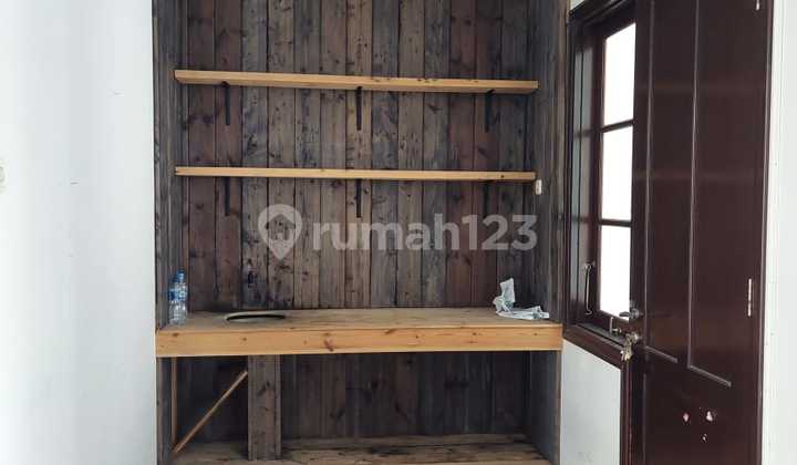 Affordable 1-Story Minimalist House Semi-Furnished Ready to Occupy Near Gwalk at South Emerald Mansion Citraland Utama West Surabaya 2