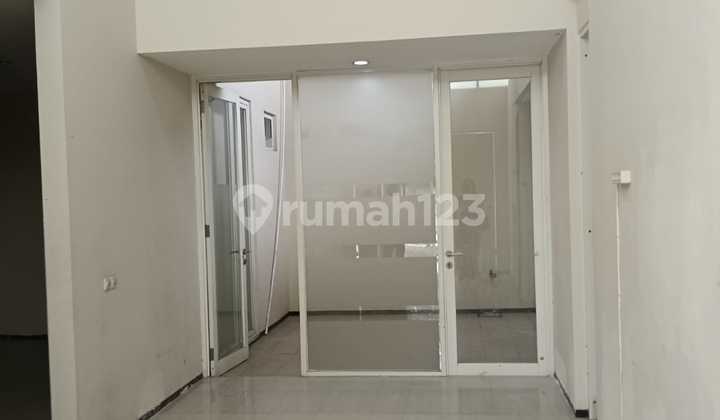 Affordable 1-Story Minimalist House Ready to Occupy Near Gwalk at Golf Avenue, Citraland Utama, West Surabaya 2