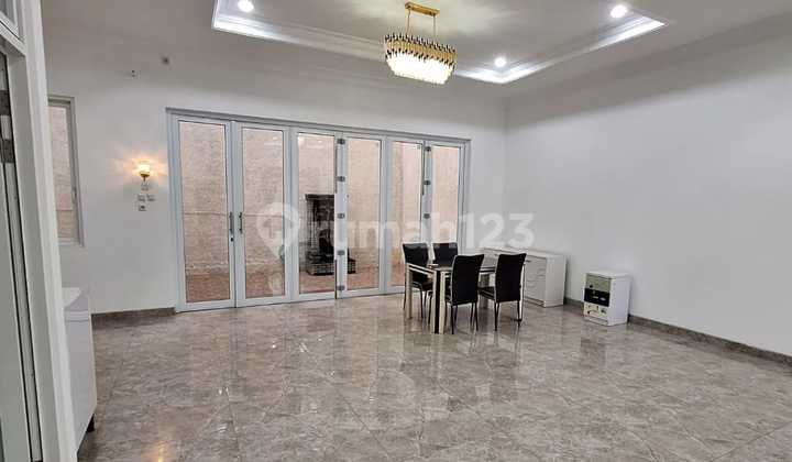 Affordable Nice 2-Storey Semi-Furnished House In South Emerald Mansion, Citraland Utama, West Surabaya 2