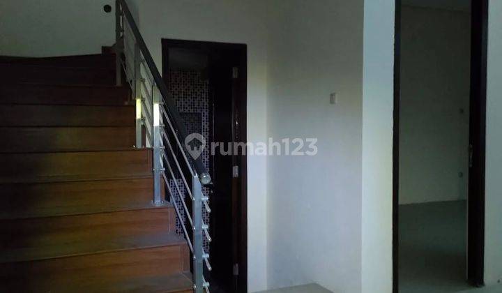 Rumah Murah 2 Lantai Minimalis Modern Semi Furnished Siap Huni Dekat Gwalk Di Villa Taman Telaga Citraland Surabaya Barat 2