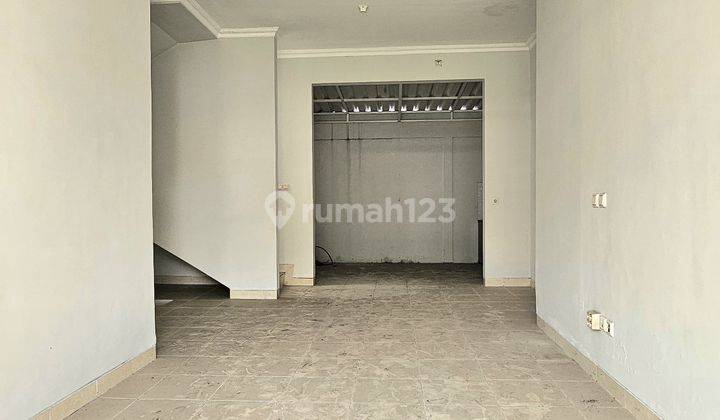 Dijual Rumah Berlokasi Strategis Shm Siap Huni di Versailles Bsd 2