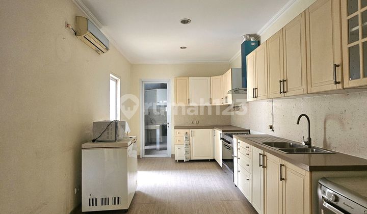 Rumah Cantik Rapih 2 Lantai Semi Furnish di Gading Serpong Rumah Cantik Rapih 2 Lantai Semi Furnish di Gading Serpong