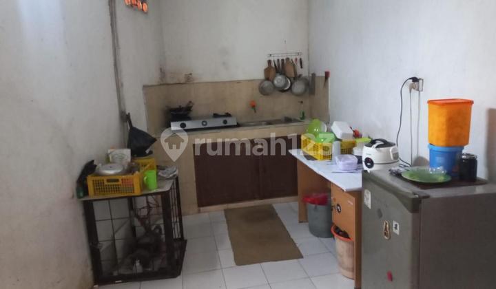 Boarding house in Pondok Aren, 1-story building with 22 rooms, good location. 2