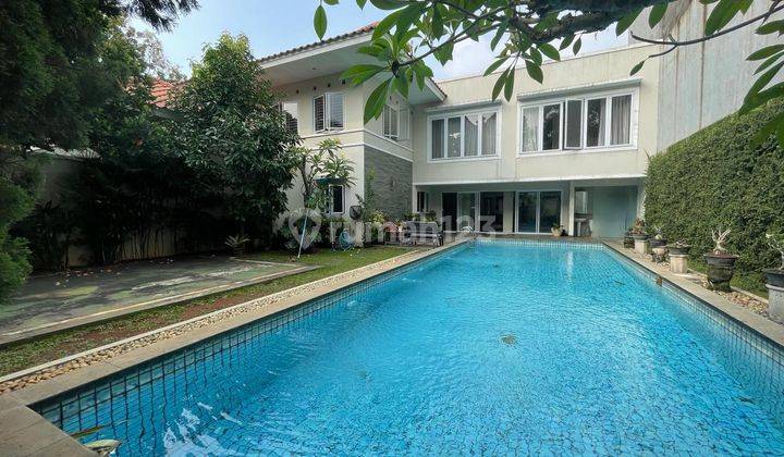 Dijual Rumah Hoek Semi Furnished With Private Swimming Pook di Puspita Loka Bsd 1