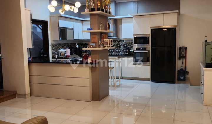 Dijual Rumah 2 Lt Bagus Siap Huni