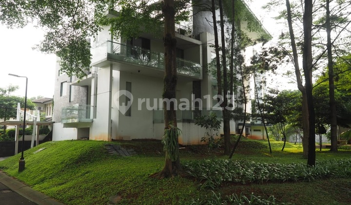 Rumah Luxury, 3 lantai dalam cluster premium di bintaro jaya Sektor 7 dengan fasilitas 8kt dan 9 km. Dilengkapi dengan lift dan private pool dalam ruang keluarga. Dapur bersih dan dapur kotor yg terpi 2