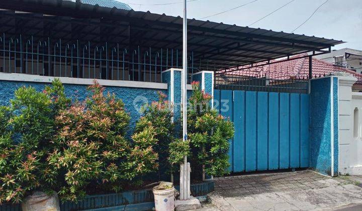 Rumah terawat  baik deket rs suyoto, mal , pintu toll, pd indah , tempat kuliner, di  Veteran Jakarta selatan , SHM. 1