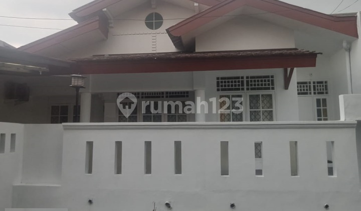 Rumah 2 Lantai, Bebas Banjir, Keamanan 24 Jam. One Gate System, Dekat Dg Tmpt Ibadah , Pasar Tradisional, Pasar Modern, Kuliner, Tk Pj, Lokasi Strategis di Bintaro Sektor 9