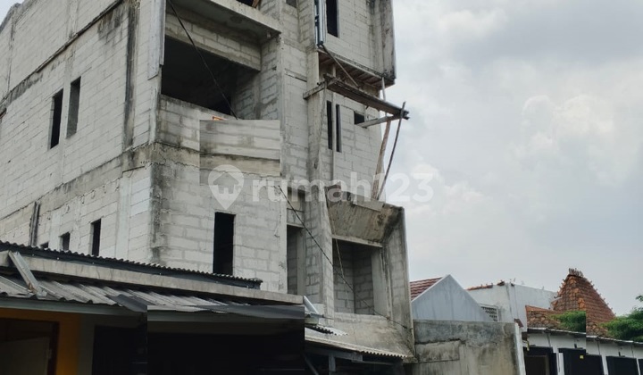 Dijual Bangunan utk kost- kos an sdh jd struktur 3 1/2 lantai. Lokasi strategis di Pd Pucung. Shm. Dekat ke area ps modern sek 7, RSPI bintaro, area kuliner freshmart , perkantoran .