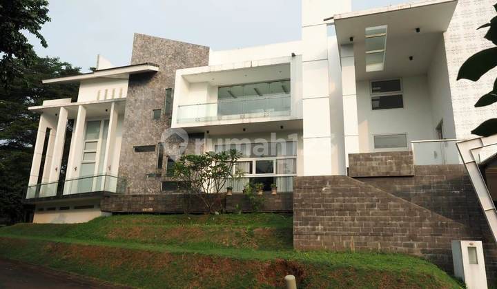Rumah Luxury, 3 lantai dalam cluster premium di bintaro jaya Sektor 7 dengan fasilitas 8kt dan 9 km. Dilengkapi dengan lift dan private pool dalam ruang keluarga. Dapur bersih dan dapur kotor yg terpi