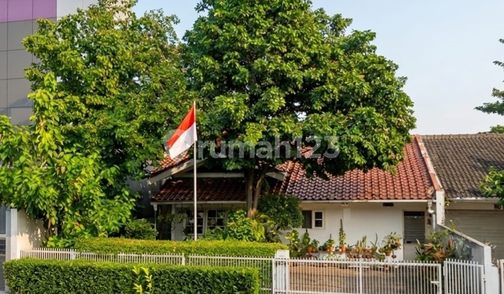 Rumah Terawat Baik , 2 Lantai. Asri , Taman Depan & Belakang. Carpot 1 Mobil. Dekat Dg Rs Puri Cinere , Cinere Mall , Sekolah , Pintu Tol Desari. Hadap Timur. SHM