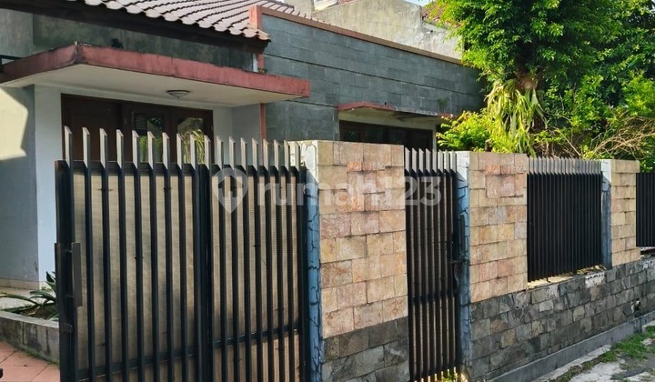 Turun Harga.... Rumah 2 Lantai, Rapih Terawat, Bebas Banjir, Lokasi Strategis di Bintaro-Jakarta Selatan. Selangkah ke Jl Kesehatan Raya , , 5 Menit ke Rsppn/Suyoto, 10 Menit ke Pondok Indah ,7 Meni