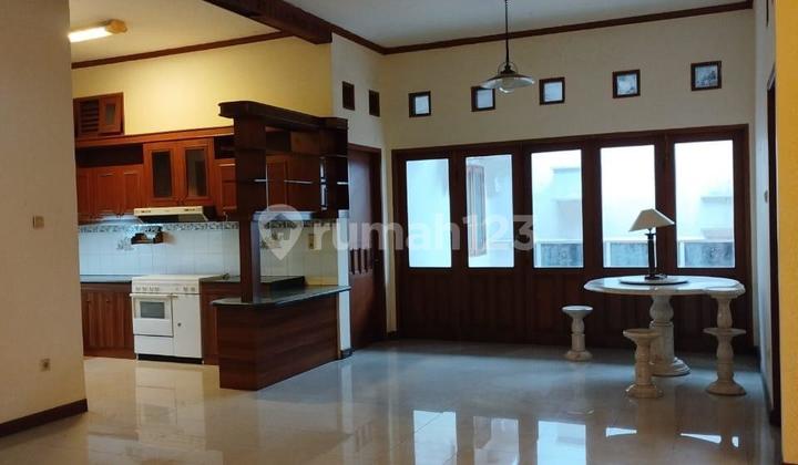 A House in a Strategic Complex That is Quiet and Cool with Access to Cijago Toll Road 2