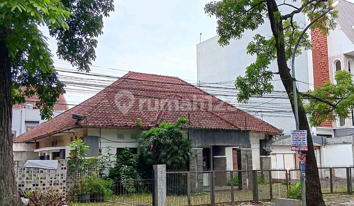 Dijual Rumah Belanda Jalan Bengawan .Cocok Usaha Cafe . Lokasi Strategis Dekat Jalan Riau Martadinata. Taman Cibeunying. Jalan Citarum. Dekat Bank Ocbc. Bandung 1