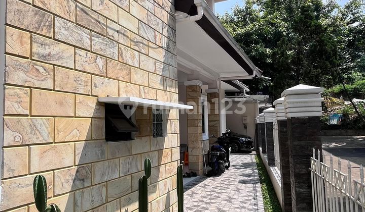 For Sale: Ready-to-Occupy House in Setra Duta Complex, Bandung. Near Pasteur Toll Gate. Maranatha University. 5 Bedrooms. 2