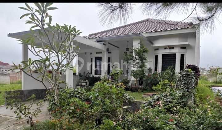 Dijual Rumah 1 Lantai Bagus. Lingkungan Hijau. Ada Halaman Belajang. Komplek Graha Puspa Lembang. Bandung . Jawa Barat. 
