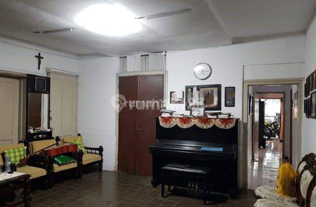 Dijual Rumah Heritage Tipe C , Dekat Jalan Riau Martadinata Bandung. Pusat Bsinis, Shm,  2