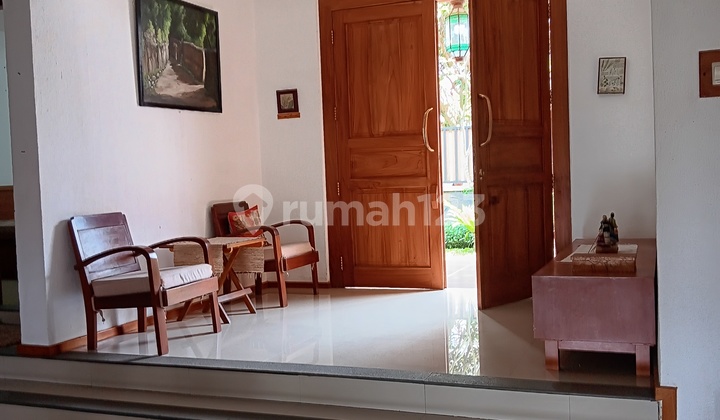 For Sale: 2-Story House in Setiabudi Regency Complex. North Bandung. Has Back and Side Yards. Cool Air. 2