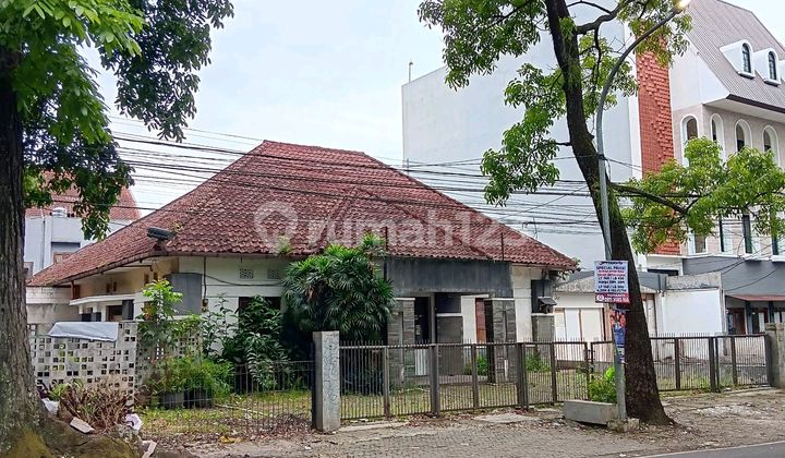 Dijual Rumah Belanda Luas 902 M2. Lokasi Strategis Buat Bisnis . Jalan Bengawan. Dekat Jalan Riau. Taman Cibeunying. Citarum. Cilaki. Bandung Dijual Rumah Belanda Luas 902 M2. Lokasi Strategis Buat Bisnis . Jalan Bengawan. Dekat Jalan Riau. Taman Cibeunying. Citarum. Cilaki. Bandung