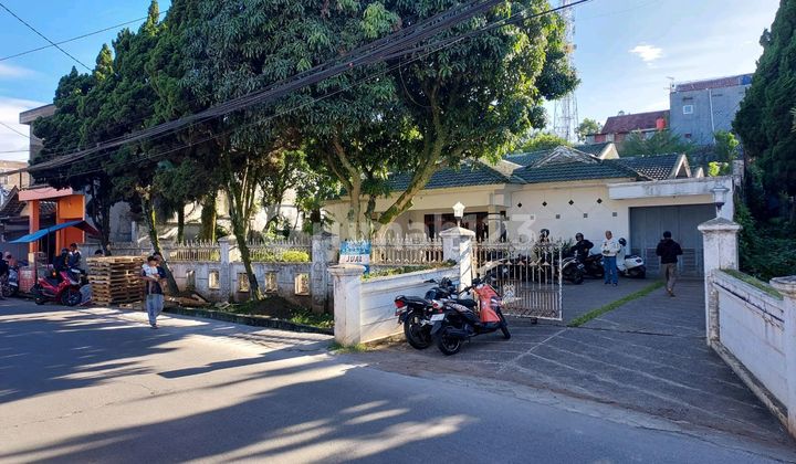 Dijual Rumah Besar 1 Lantai. Jalan Villa Bandung Indah. Cileunyi. Bandung Timur. Bandung. Luas Tanah 1000 M2.