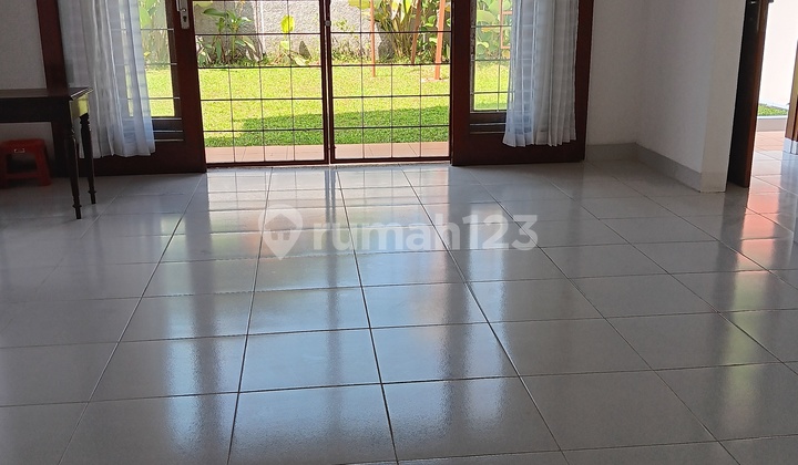 Dijual Murah Rumah Siap Huni 2 Lantai. Luas Tanah 300 M2 . Ada Halaman Belakang. Kamar Tidur 3. Komplek Fajar Raya . Cihanjuang. Cimahi Utara. Dekat Pemkot Cimahi. Rs Cibabat. Sdit Nur Ar Rahman. Asih Putra.  2