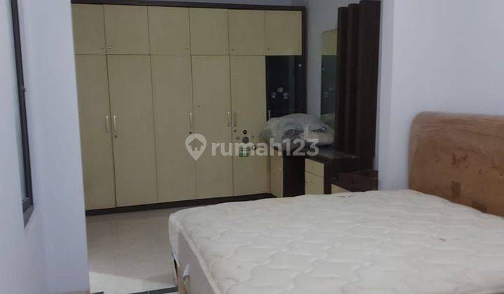 Disewakan Rumah 2 Lantai Bagus Semi Furnished 1