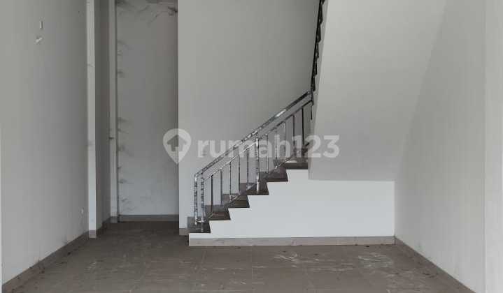 Rukan Hadap Jalan Siap Pakai di Boston Pik 2