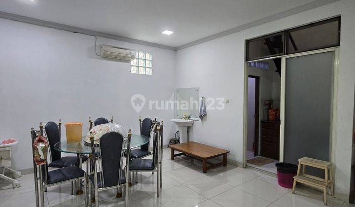 Rumah Hoek 2,5 Lantai dengan View Taman di Green Lake City 1