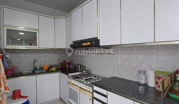 Rumah Hoek 2,5 Lantai dengan View Taman di Green Lake City 2