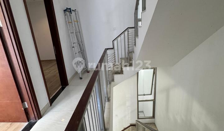 3-Story House Ready to Occupy Golf Island Pik 2