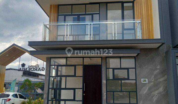 Rumah 2 lantai dekat ke Toll Bekasi Barat di Perumahan Golden City  2