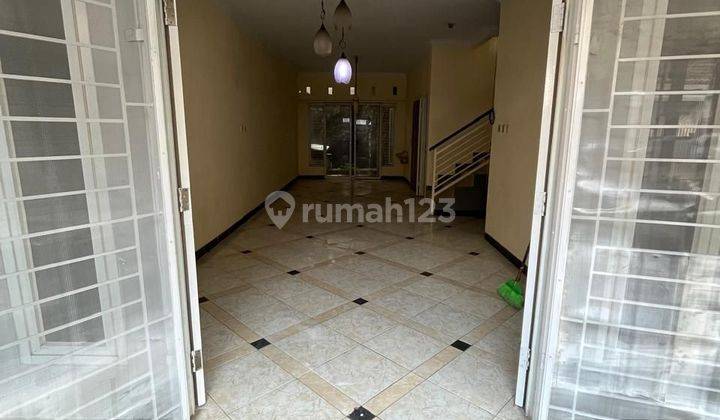 Rumah 2 lantai dikawasan Tebet, strategis nyaman  2