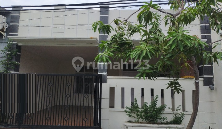 Rumah Sewa, 3 Kamar Tidur Di Harapan Indah Bekasi 1