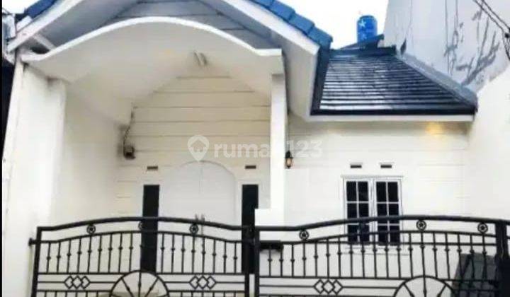 Rumah 2 Lantai , Baru , 3 Kamar Dijual Dekat Ke Sumarecon Bekasi Di Perumahan Telaga Mas Bekasi  1