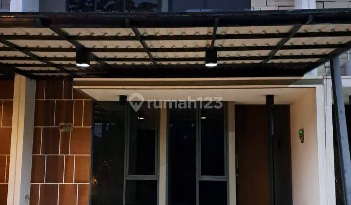 Rumah Sangat Rapih Depan Taman Hijau Sangat Nyaman Diperumahan Golden City  1